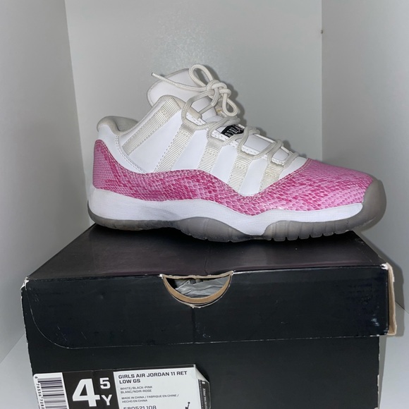 Lot of Jordan’s 4.5Y - Picture 14 of 17